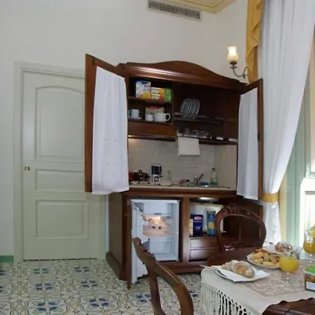 Old Taverna Sorrentina * ソレント